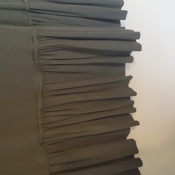 Mossimo Oversized olive green low back neckline flowy tank top - Picture 3 of 7